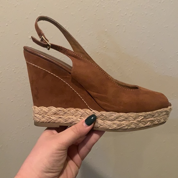BRASH Pep-toe Wedges - Picture 2 of 3